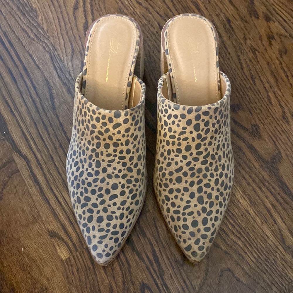 Cute cheetah print heeled shoes!